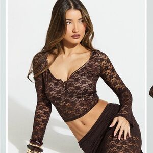 Showpo. Viola Top
Lace Sheer Long Sleeve Top in Chocolate sz 2